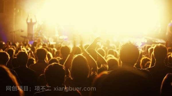  年轻人在创业和力求安稳中怎么选择